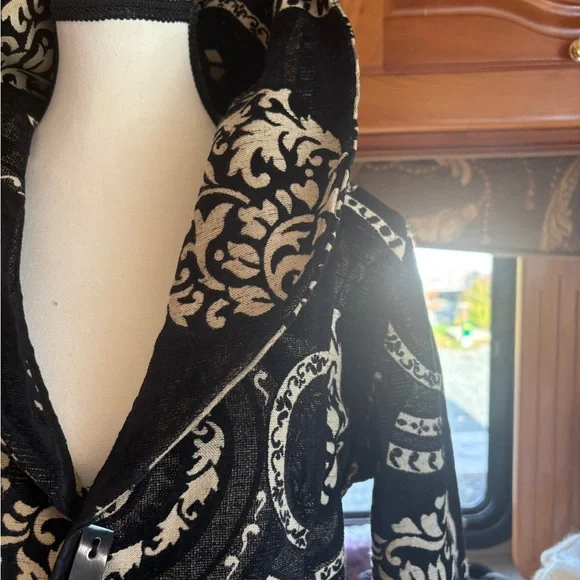 Reversible Jacquard Tapestry Jacket - Picture 2 of 10